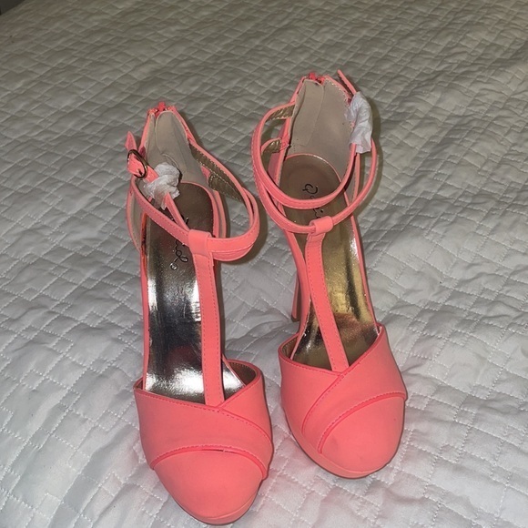 Like NEW Ladies shoes Qupid Platform Heels light pink peach color Size 7 buckle - Picture 3 of 9